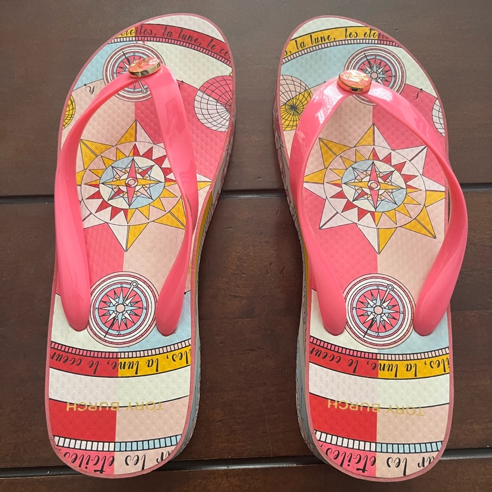 Tory Burch print flip flops. Fun print!